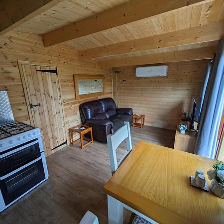 Cosy Cabin ستوك المظهر الخارجي الصورة