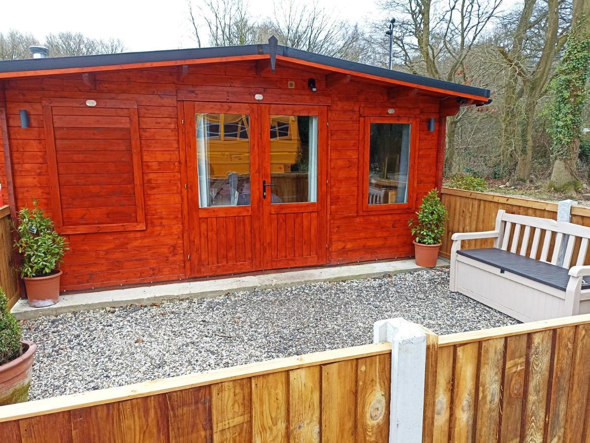 Cosy Cabin ستوك المظهر الخارجي الصورة