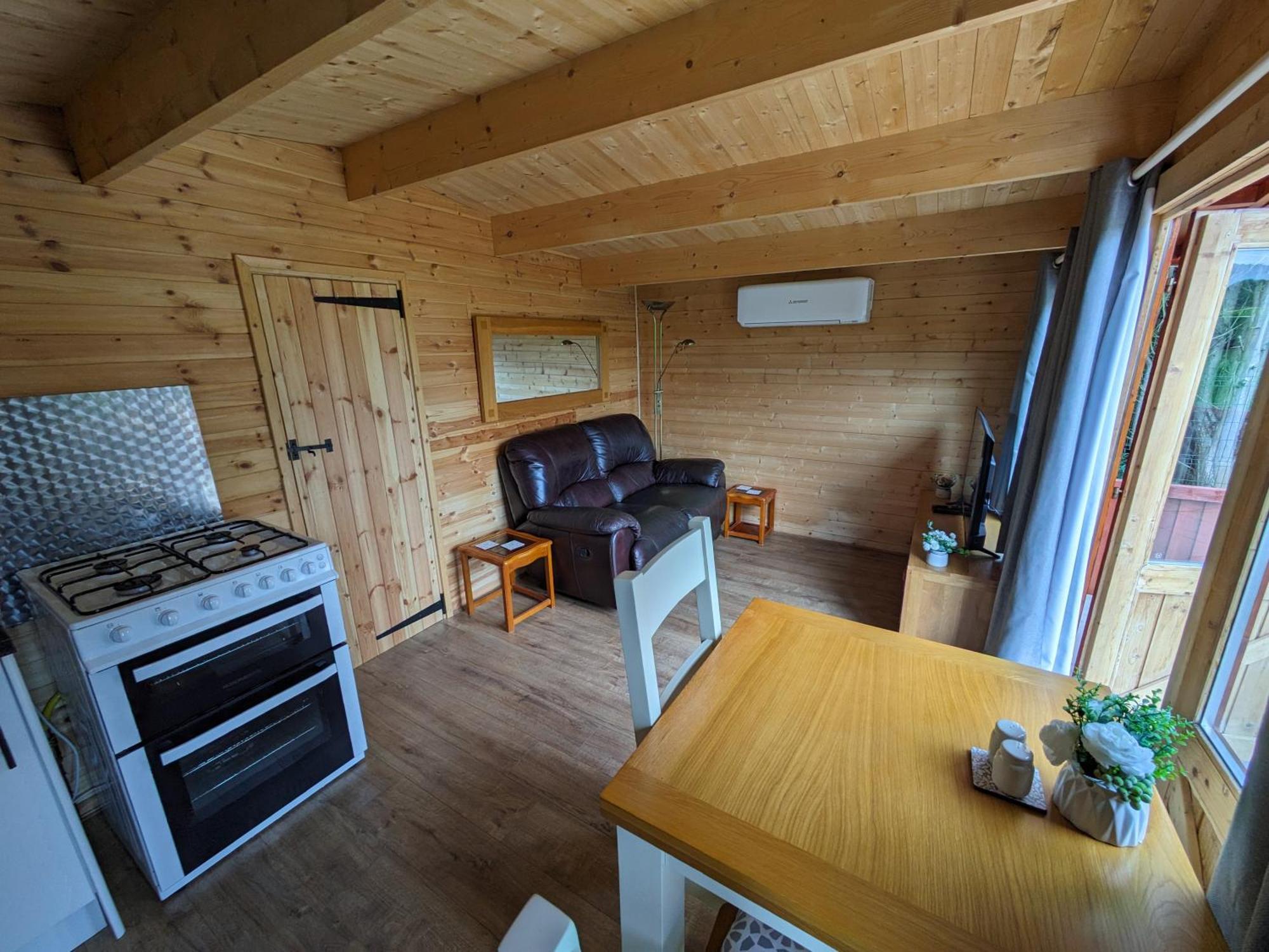 Cosy Cabin ستوك المظهر الخارجي الصورة